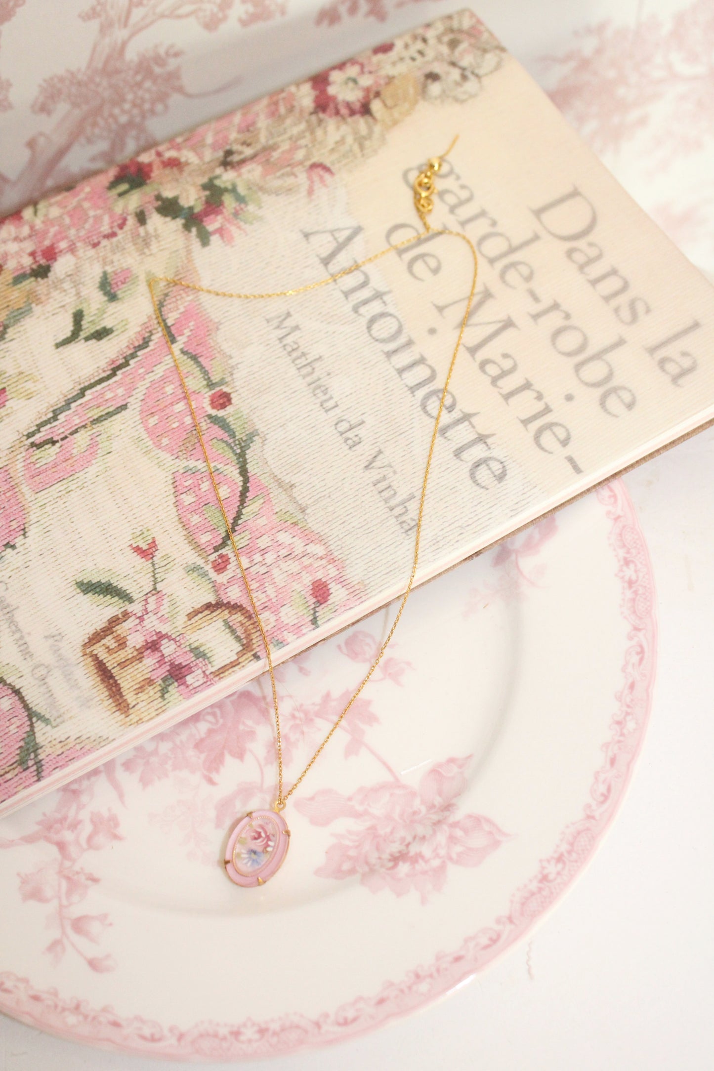 La Vie En Rose Vintage Necklace