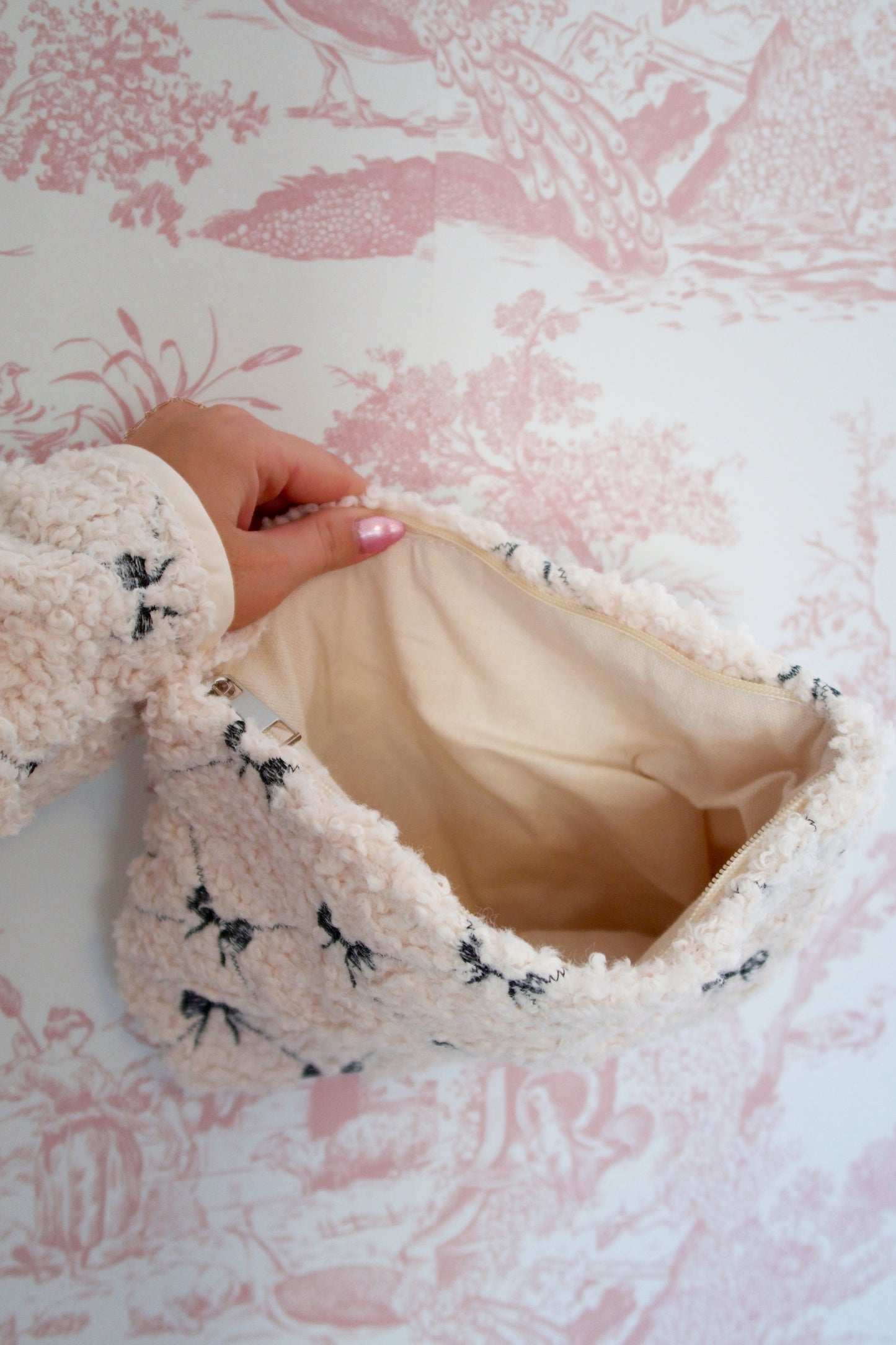 Cuddly Chic Bow Bag