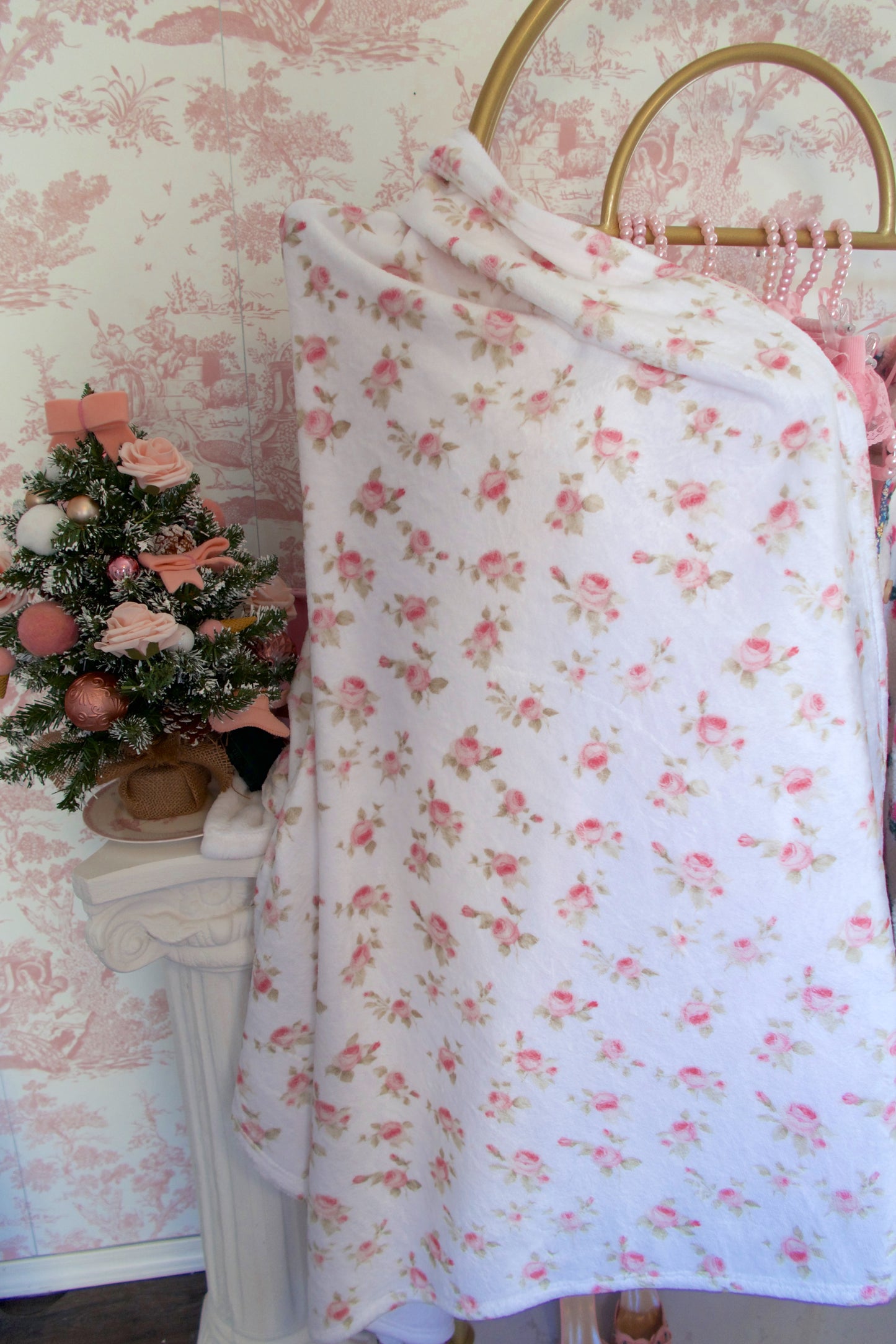 Vintage Romance Minky Blanket 💐