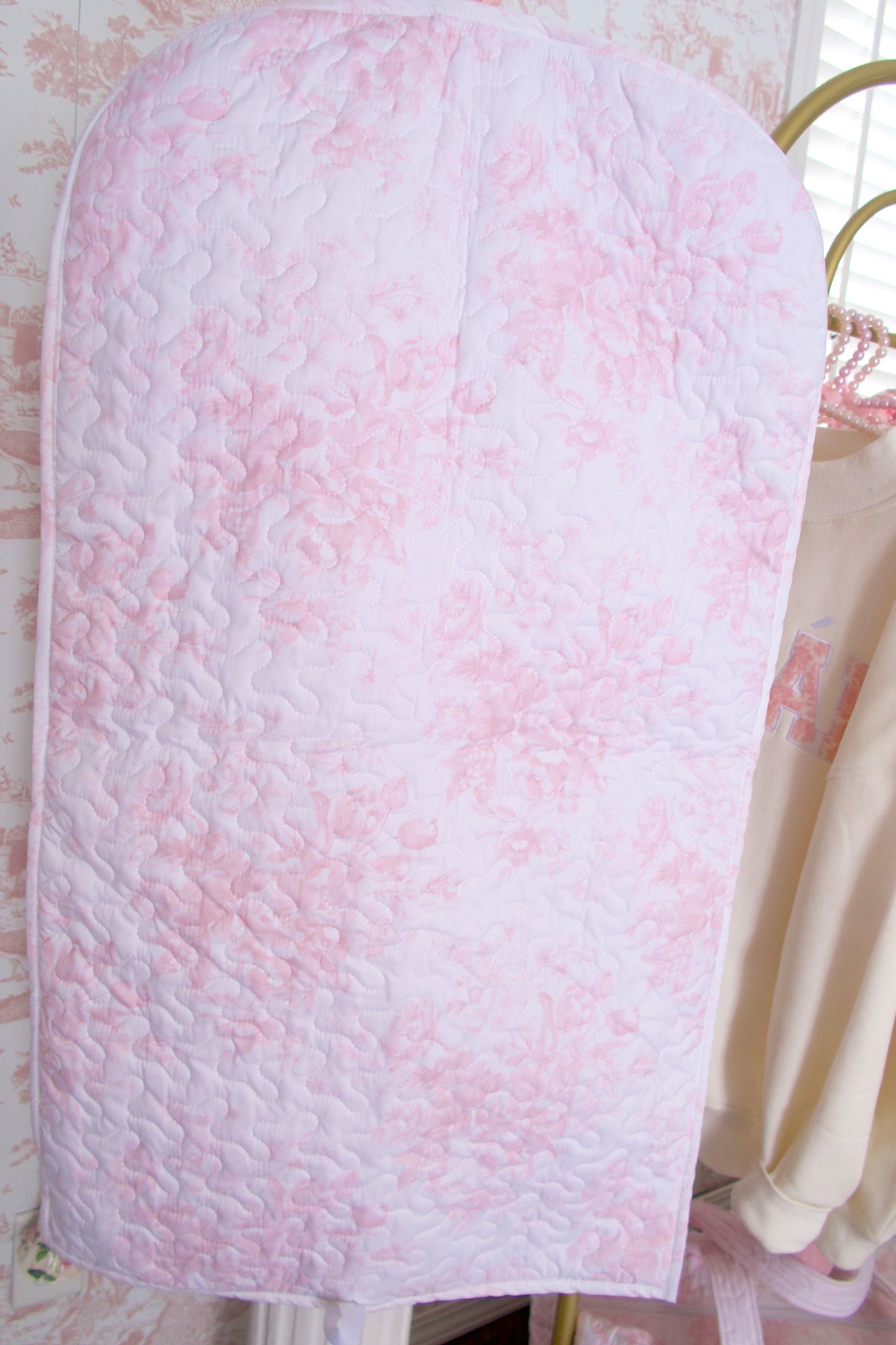 Toile En Rose Pink Quilted Garment Bag