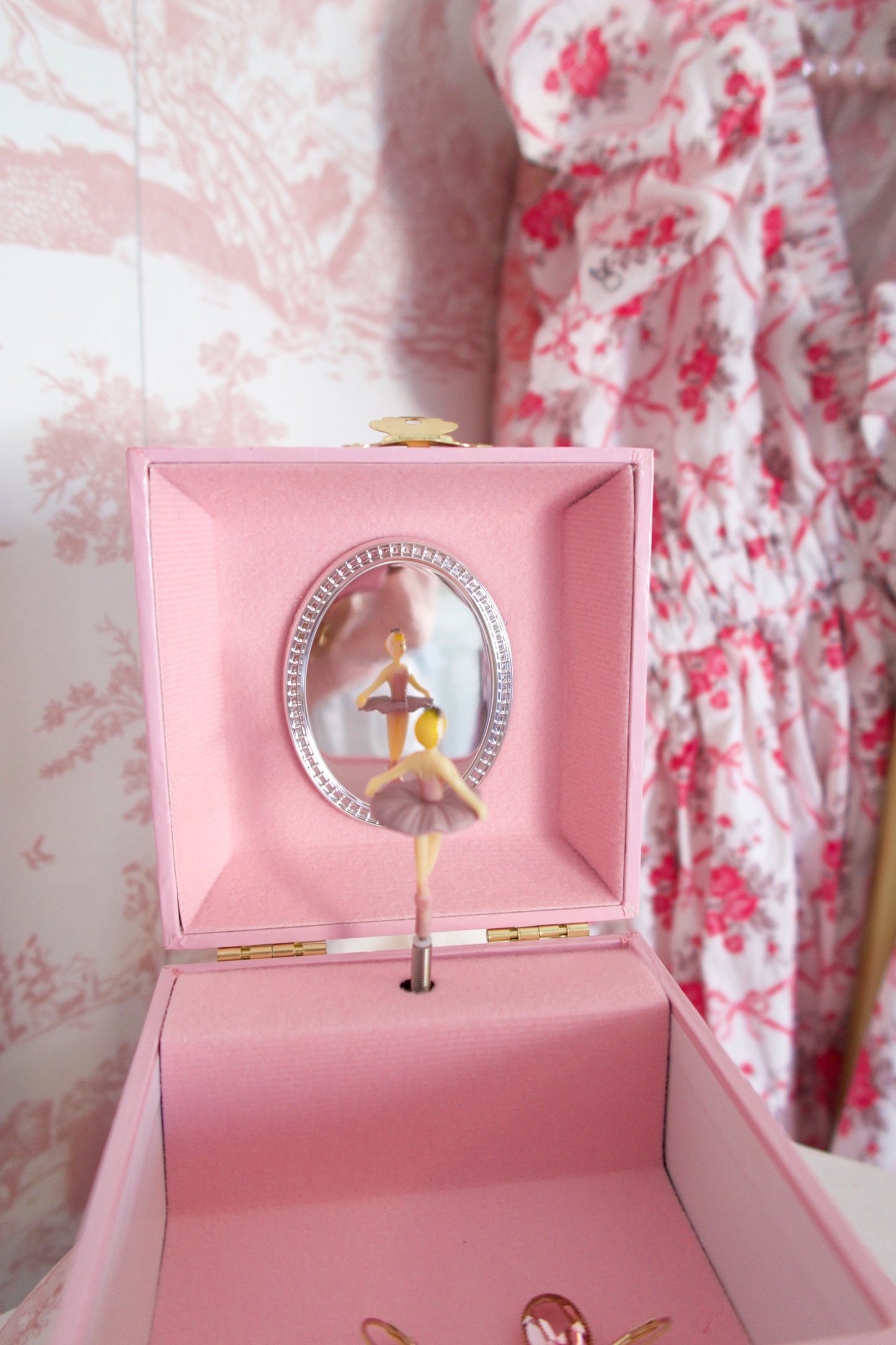 Ballet Slippers Jewelry Box 👸🏼🩰