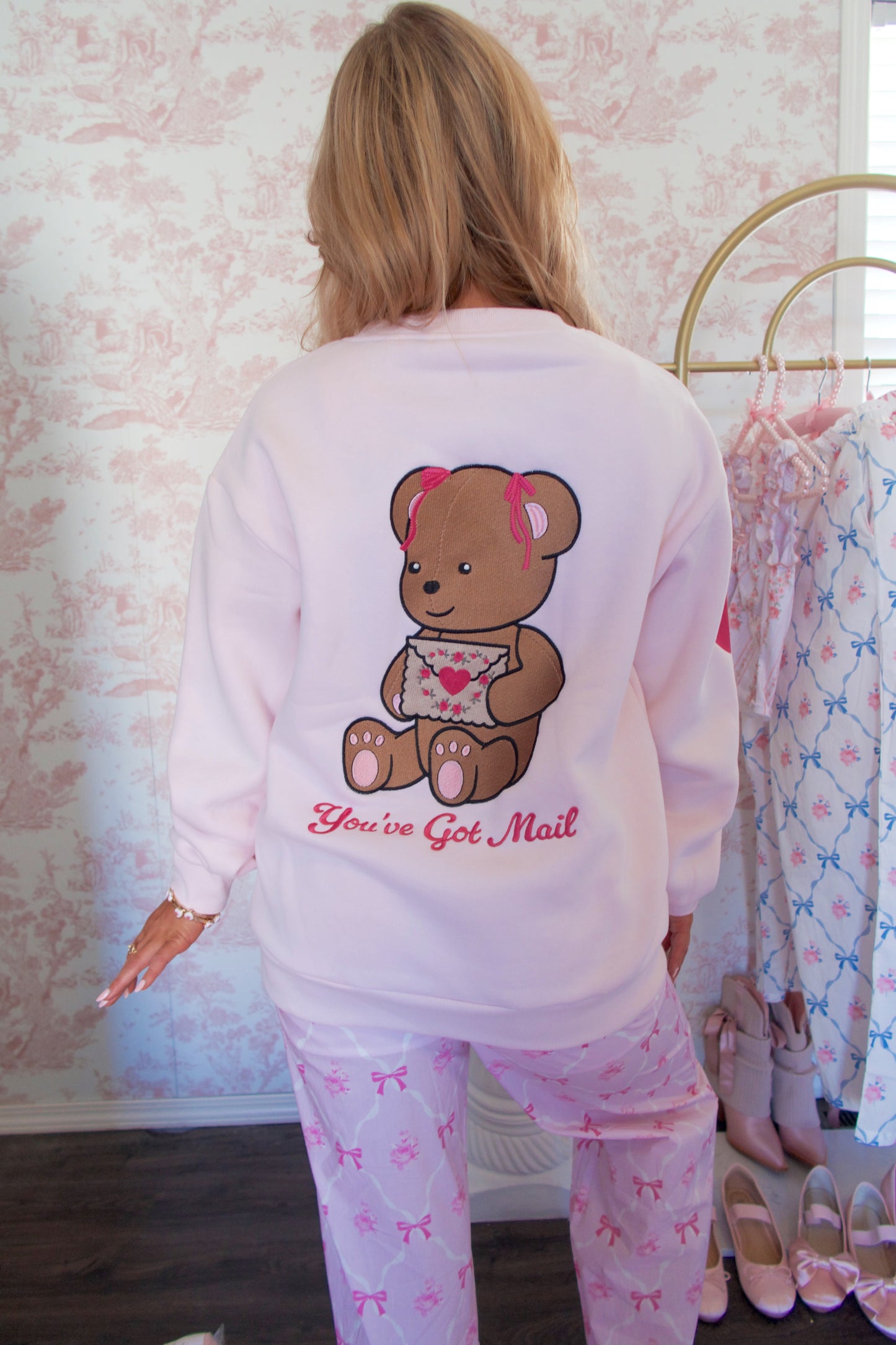 Beary Special Delivery Pullover