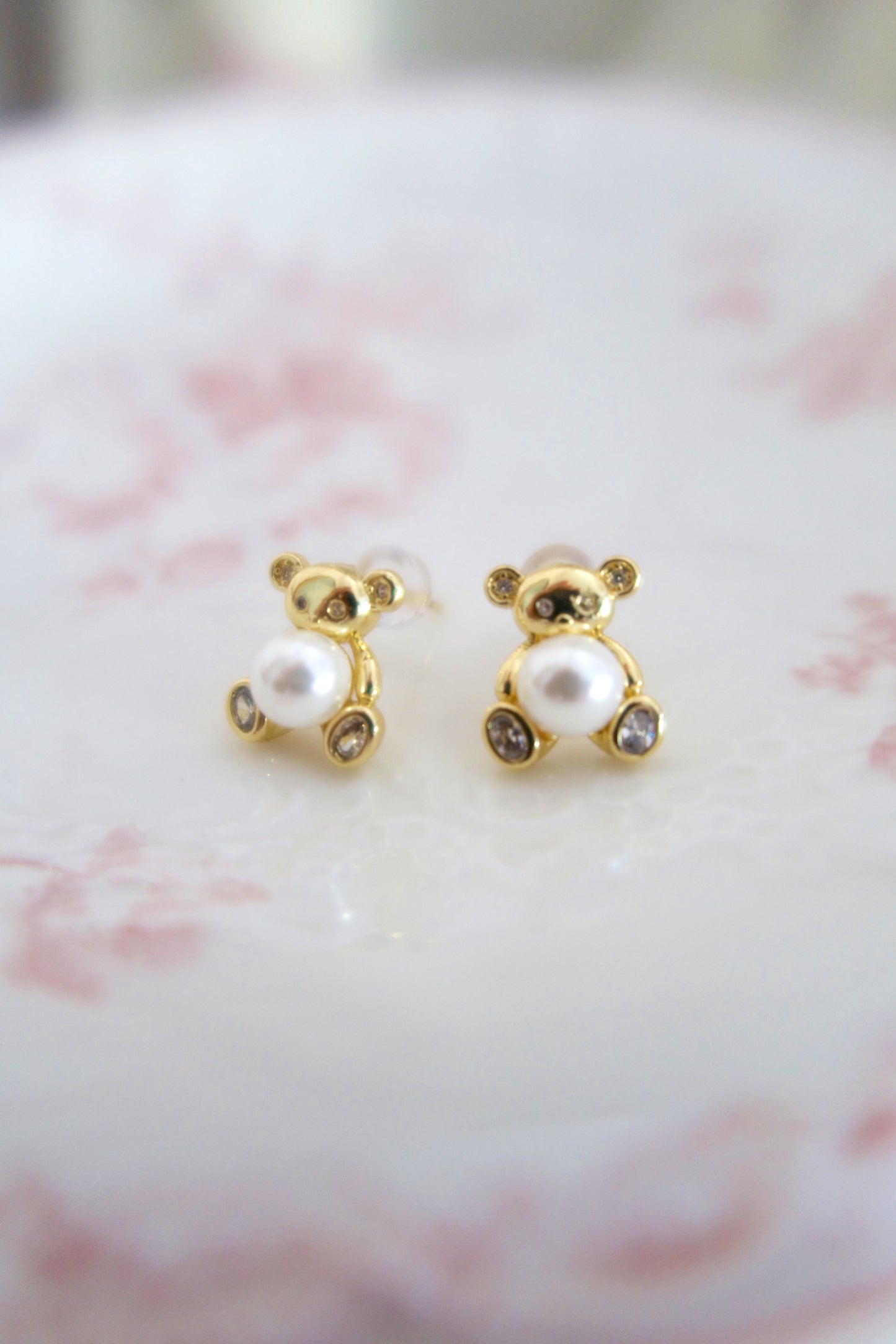 Bear’s Pearl Kiss Earrings