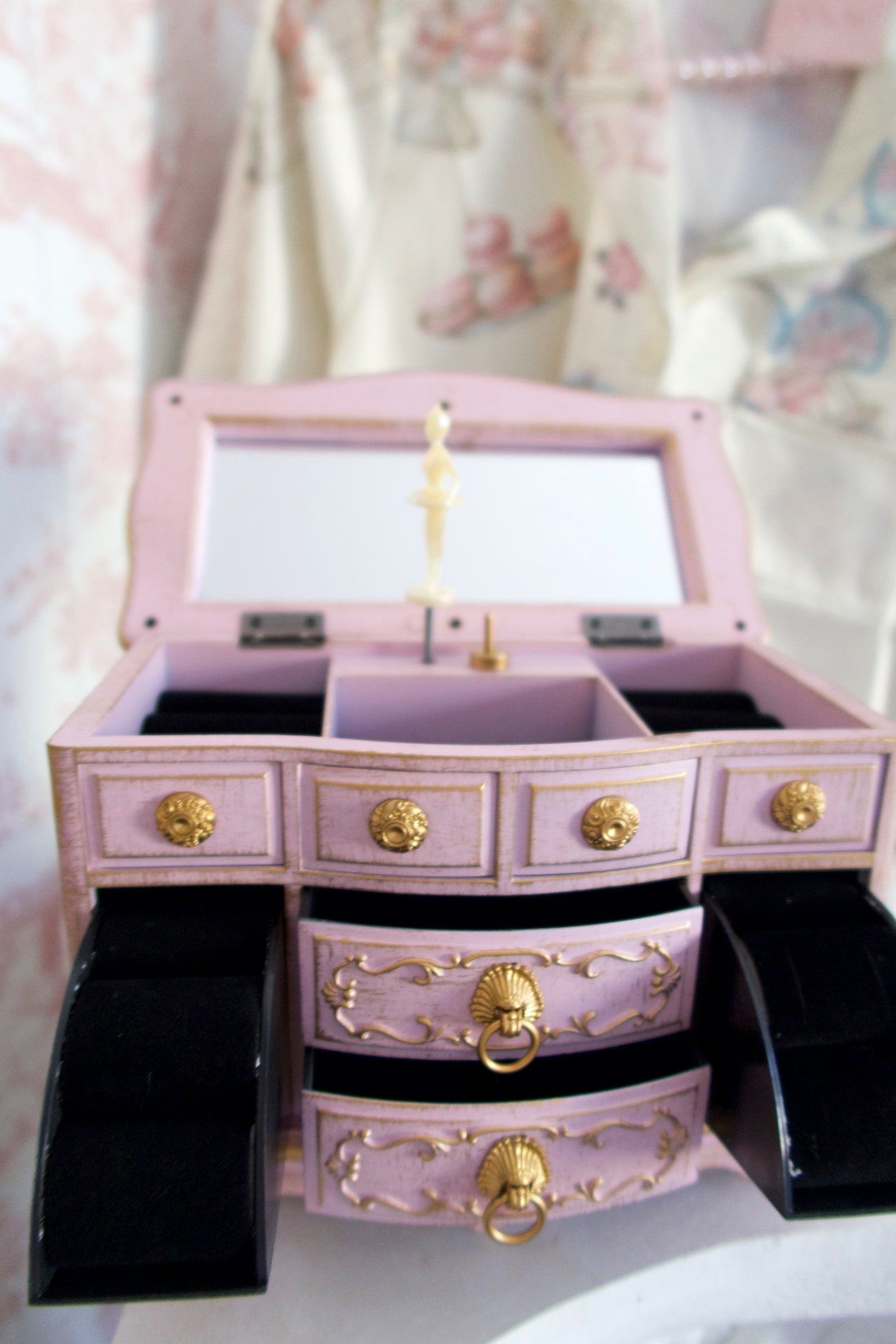 The Tutu Treasure Jewelry Chest