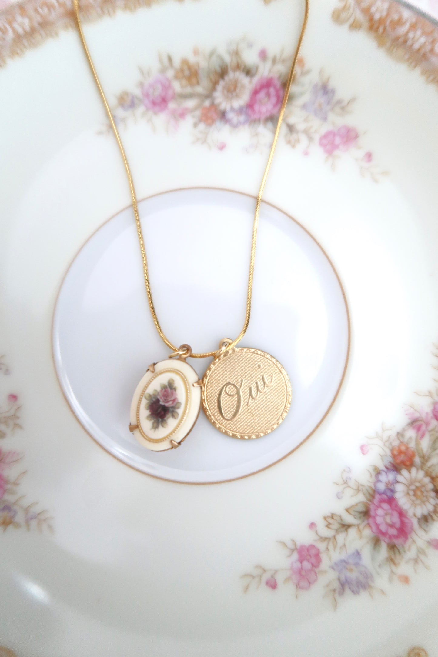 Oui Oui Fleur Vintage Necklace