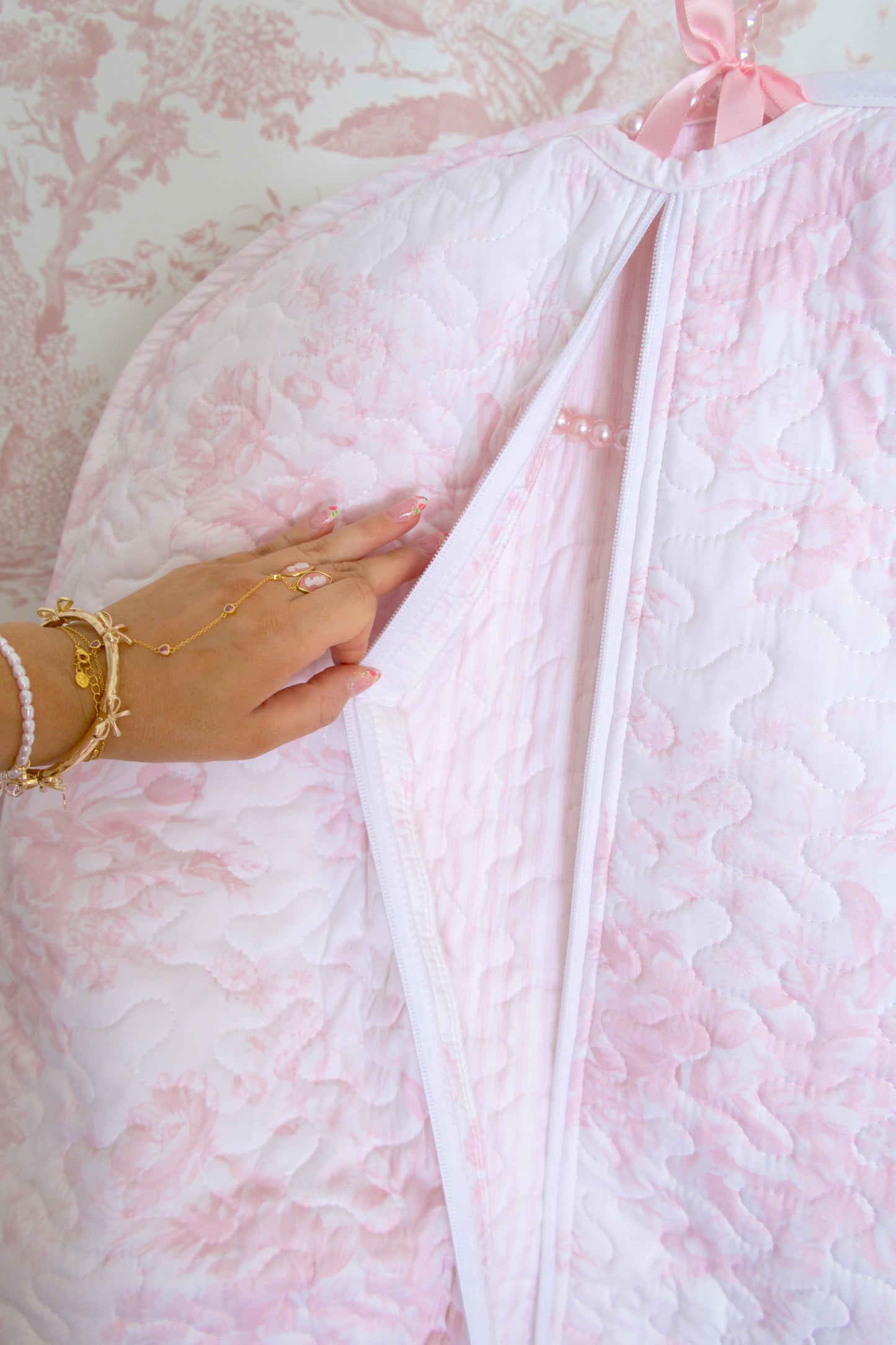 Toile En Rose Pink Quilted Garment Bag