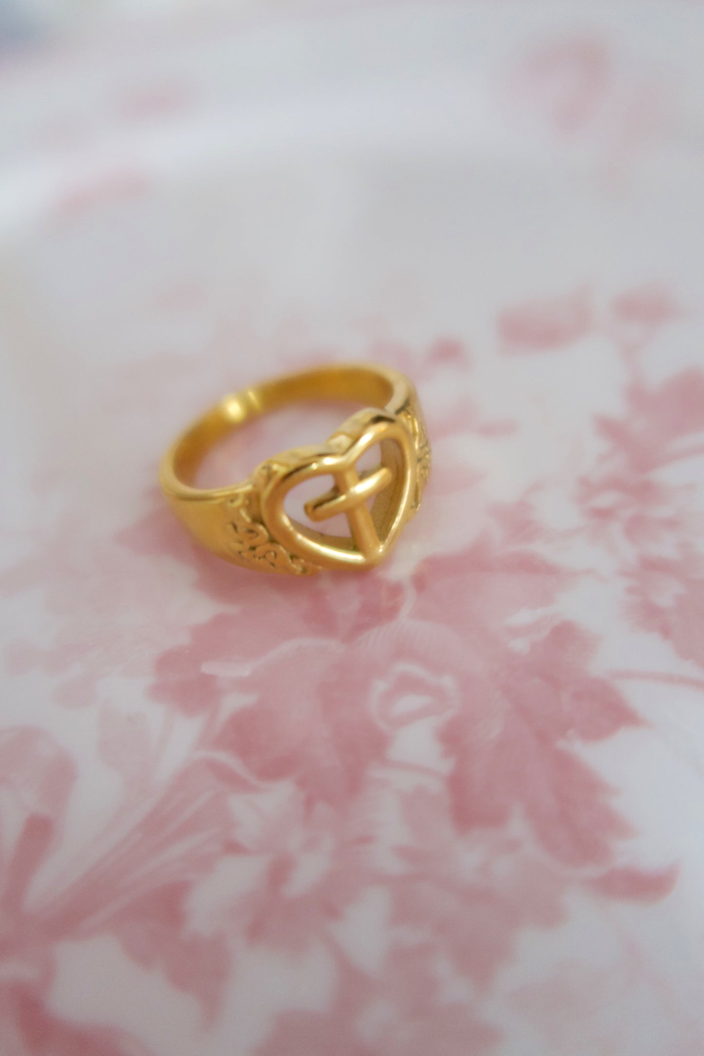 Heartfelt Blessings 18k Gold Ring