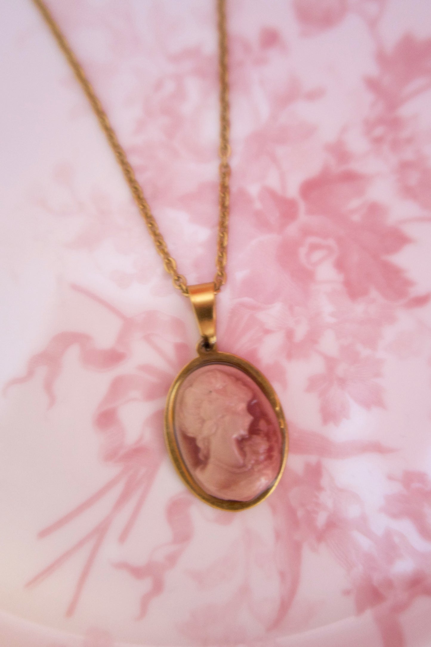 Queen’s Portrait Necklace