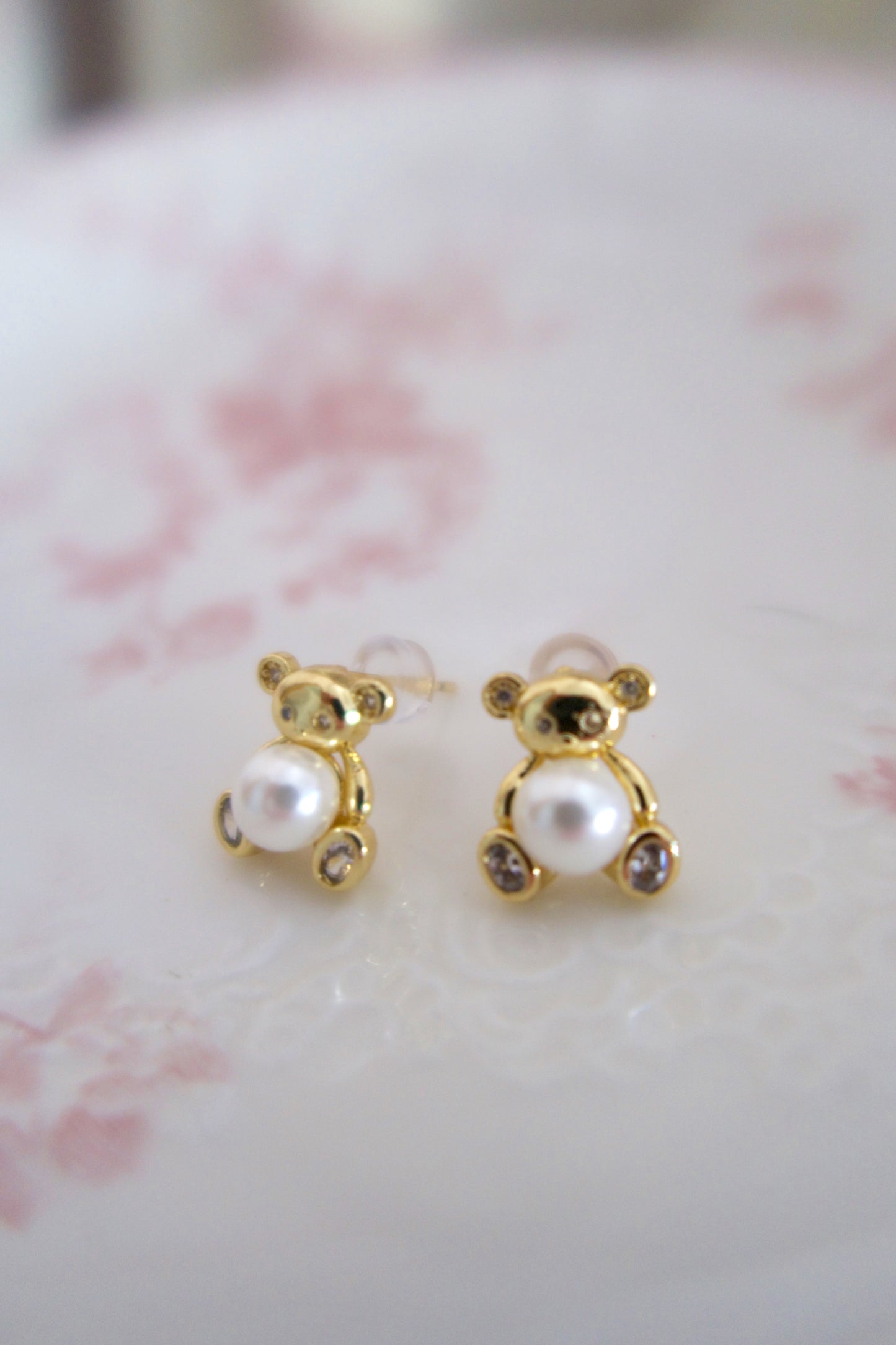 Bear’s Pearl Kiss Earrings