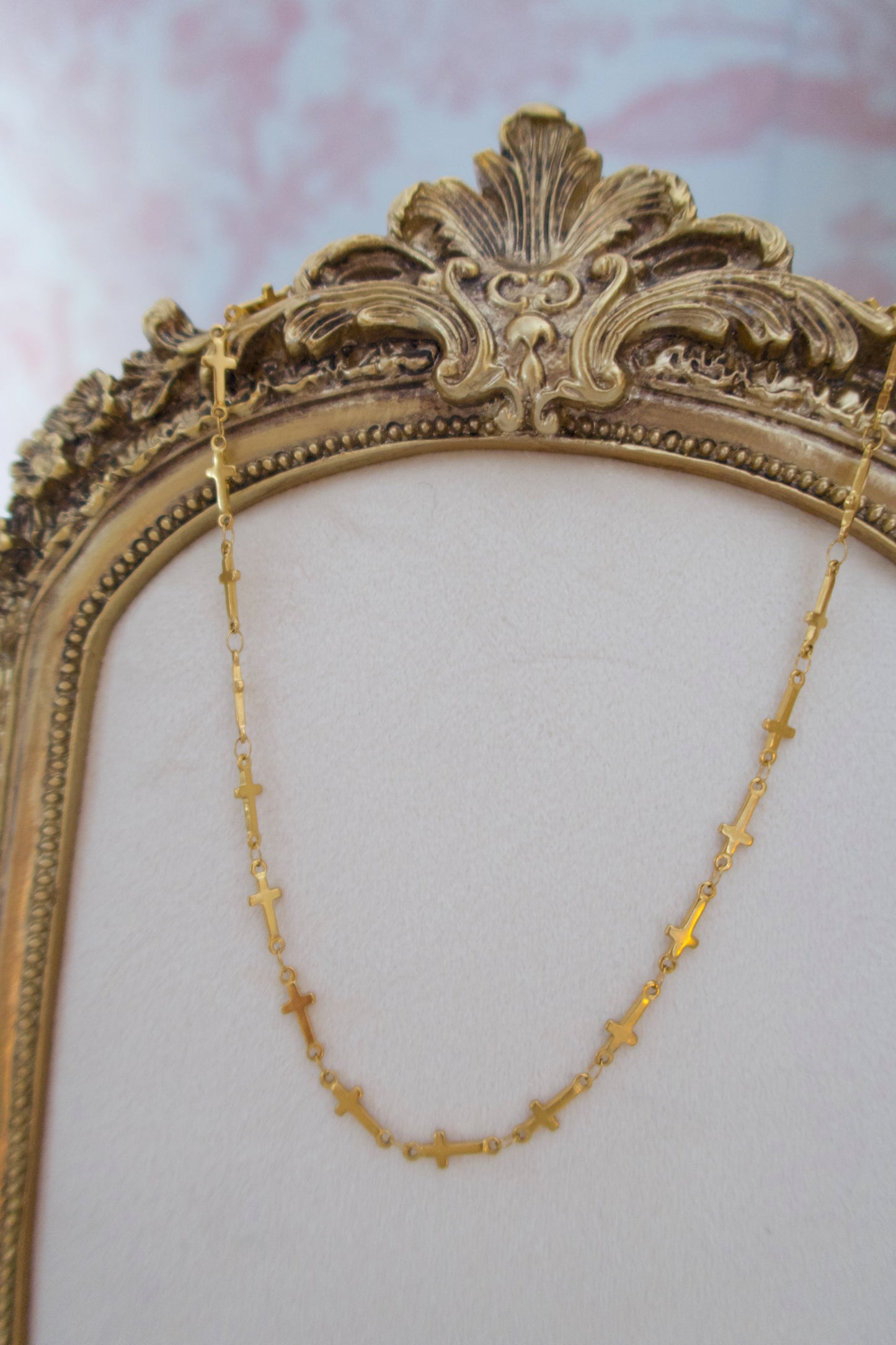 Crossed In Style 18k Gold Necklace