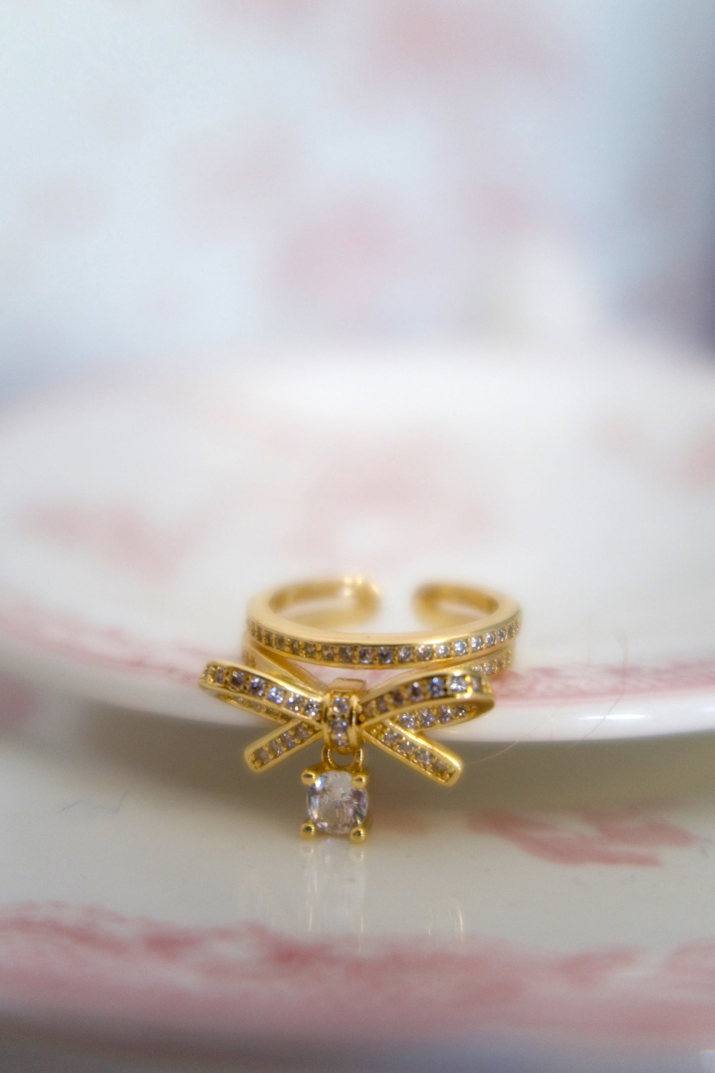 Ribboned Radiance 18k Gold Ring