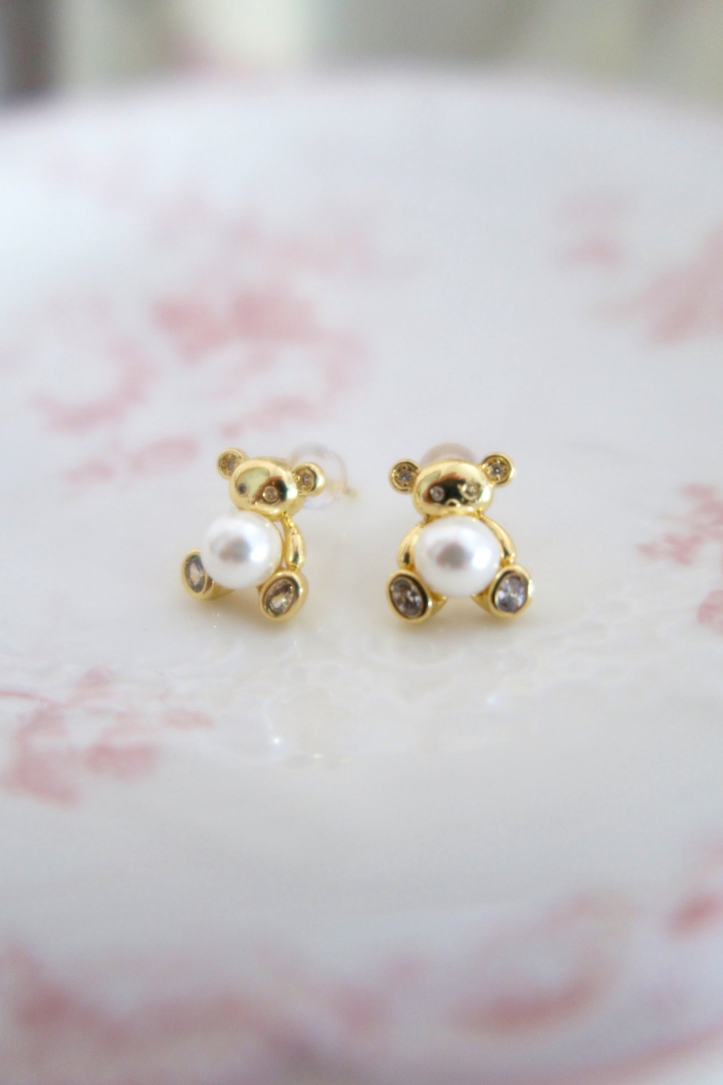 Bear’s Pearl Kiss Earrings