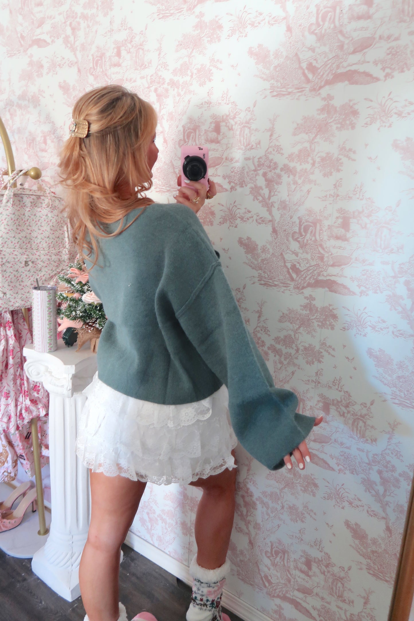 Take A Bow Sweater - Evergreen Elegance