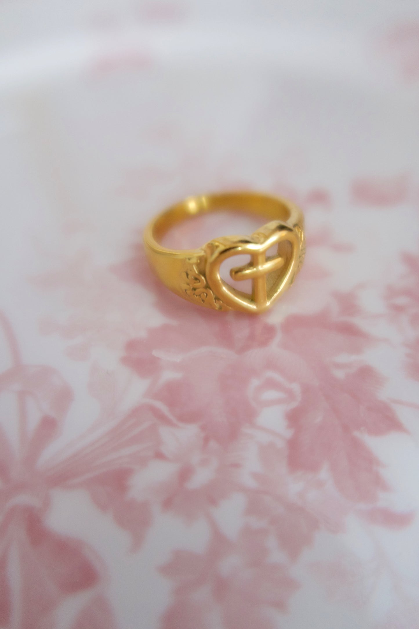 Heartfelt Blessings 18k Gold Ring