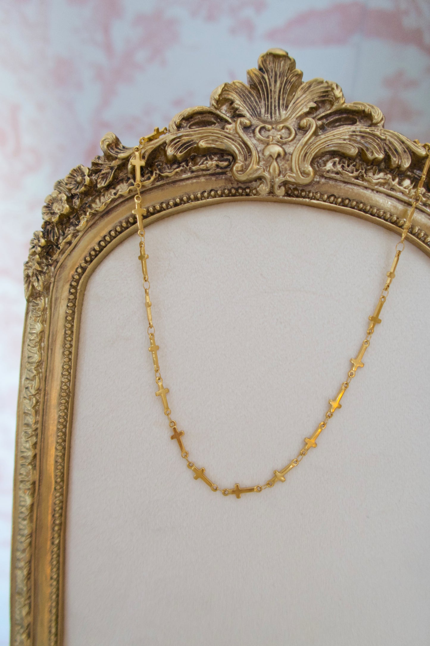 Crossed In Style 18k Gold Necklace