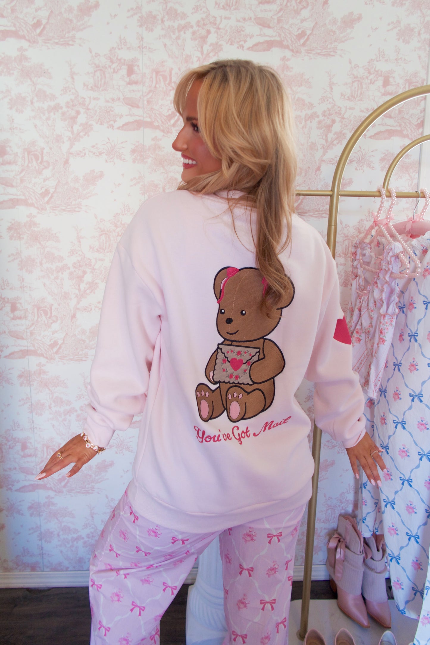 Beary Special Delivery Pullover