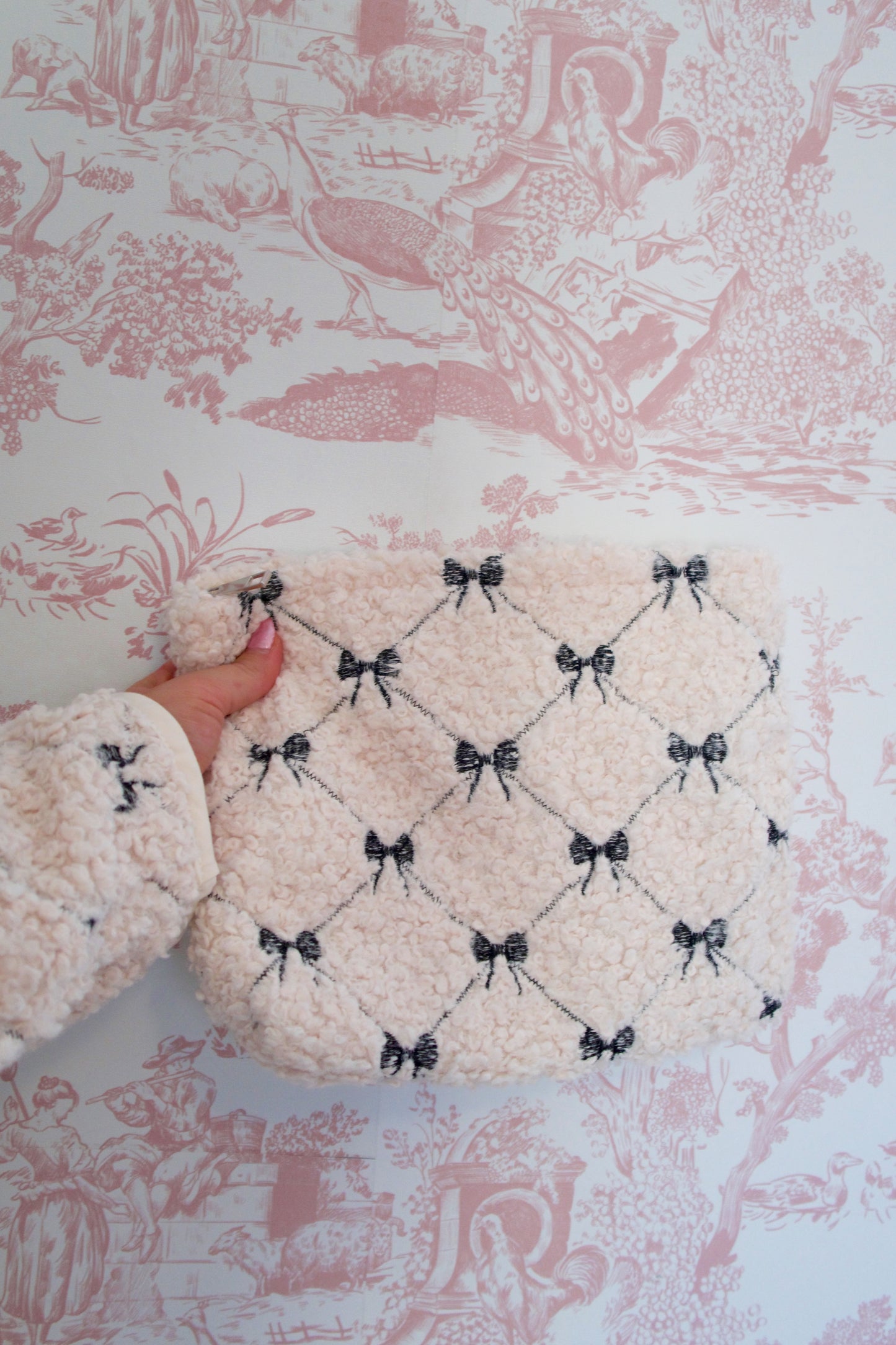 Cuddly Chic Bow Bag