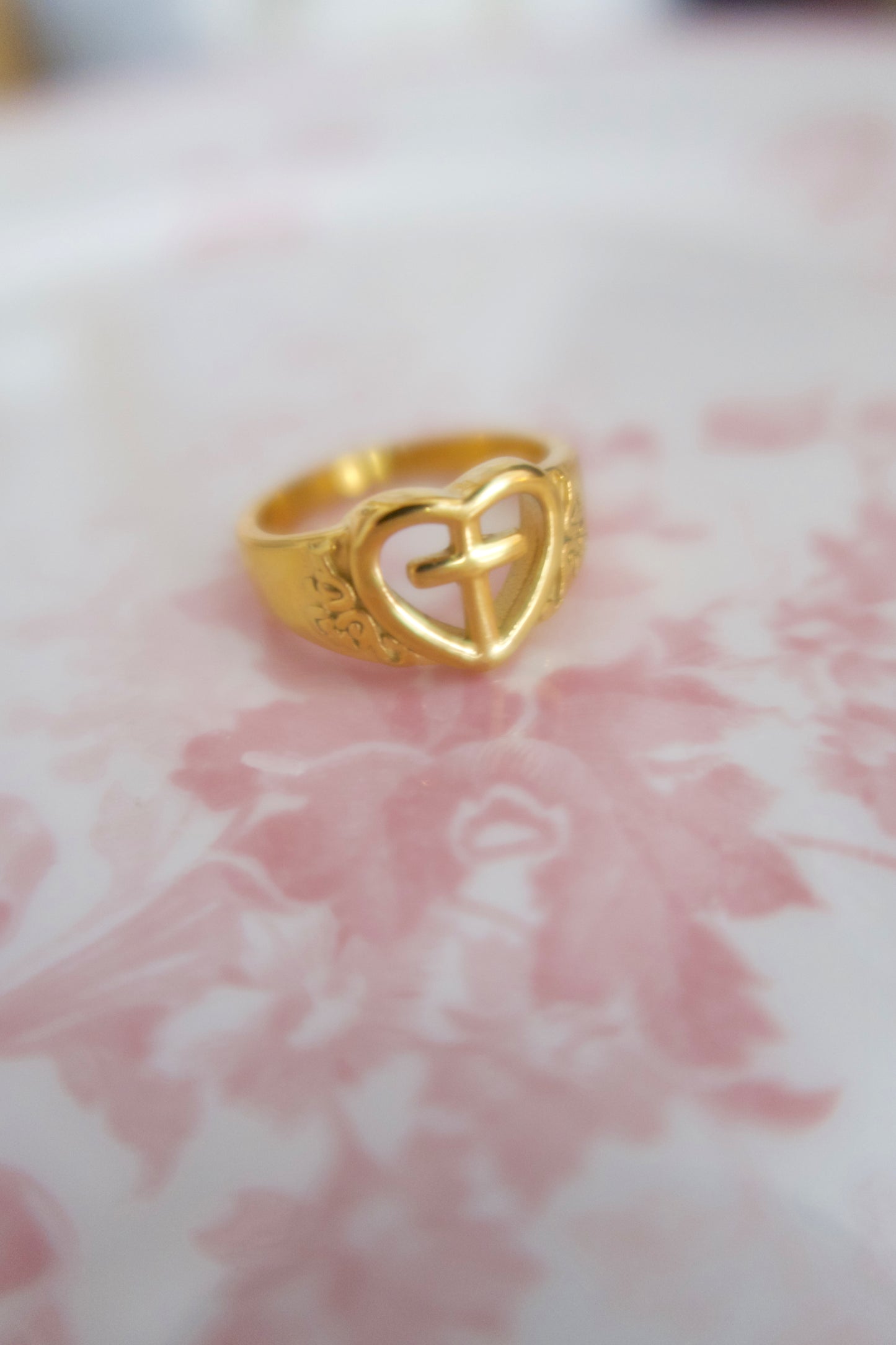 Heartfelt Blessings 18k Gold Ring