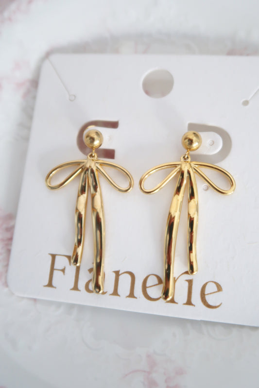 Oh So Precious Ribbon 18k Gold Earrings