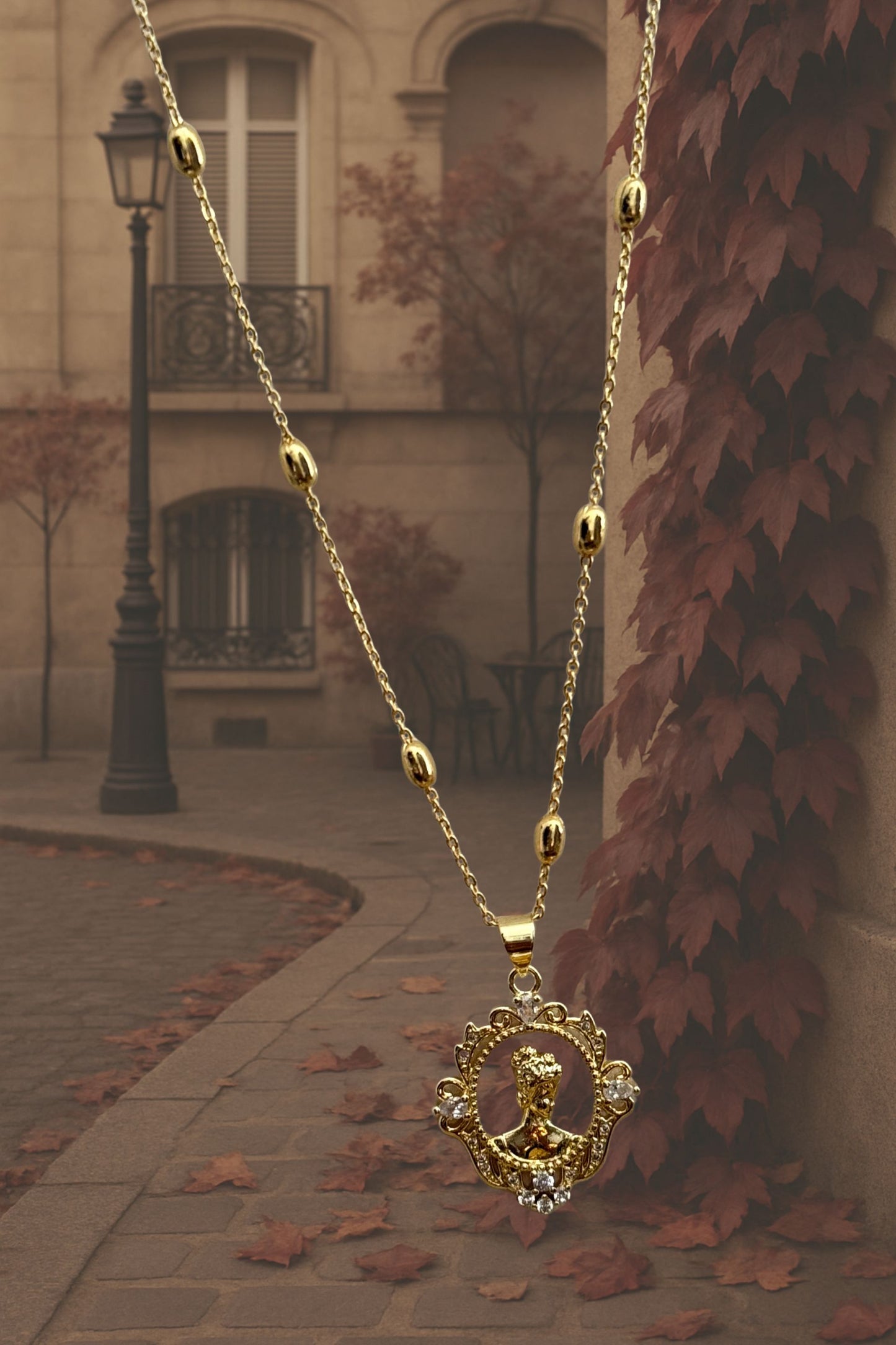 Éloise Portrait Necklace